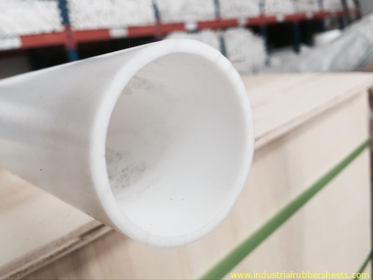 Industriële Rang Witte Gevormde PTFE Buis/Maagdelijke PTFE de Pijp Vlotte Oppervlakte van 100%